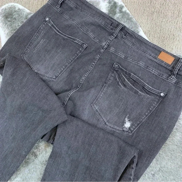 Judy Blue Skinny Fit Button Fly Destroyed Jeans - Picture 7 of 13